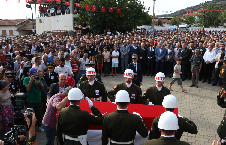 Şehit Piyade Uzman Çavuş Süleyman Ege Görece, Manisa'da son yolculuğuna uğurlandı